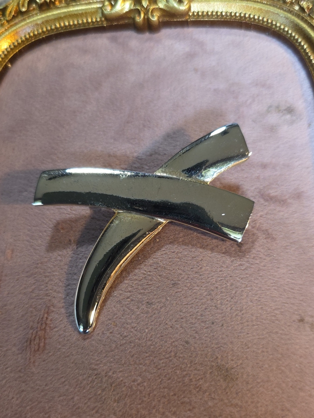 Vintage 80s Gold Modernist X Kiss Brooch